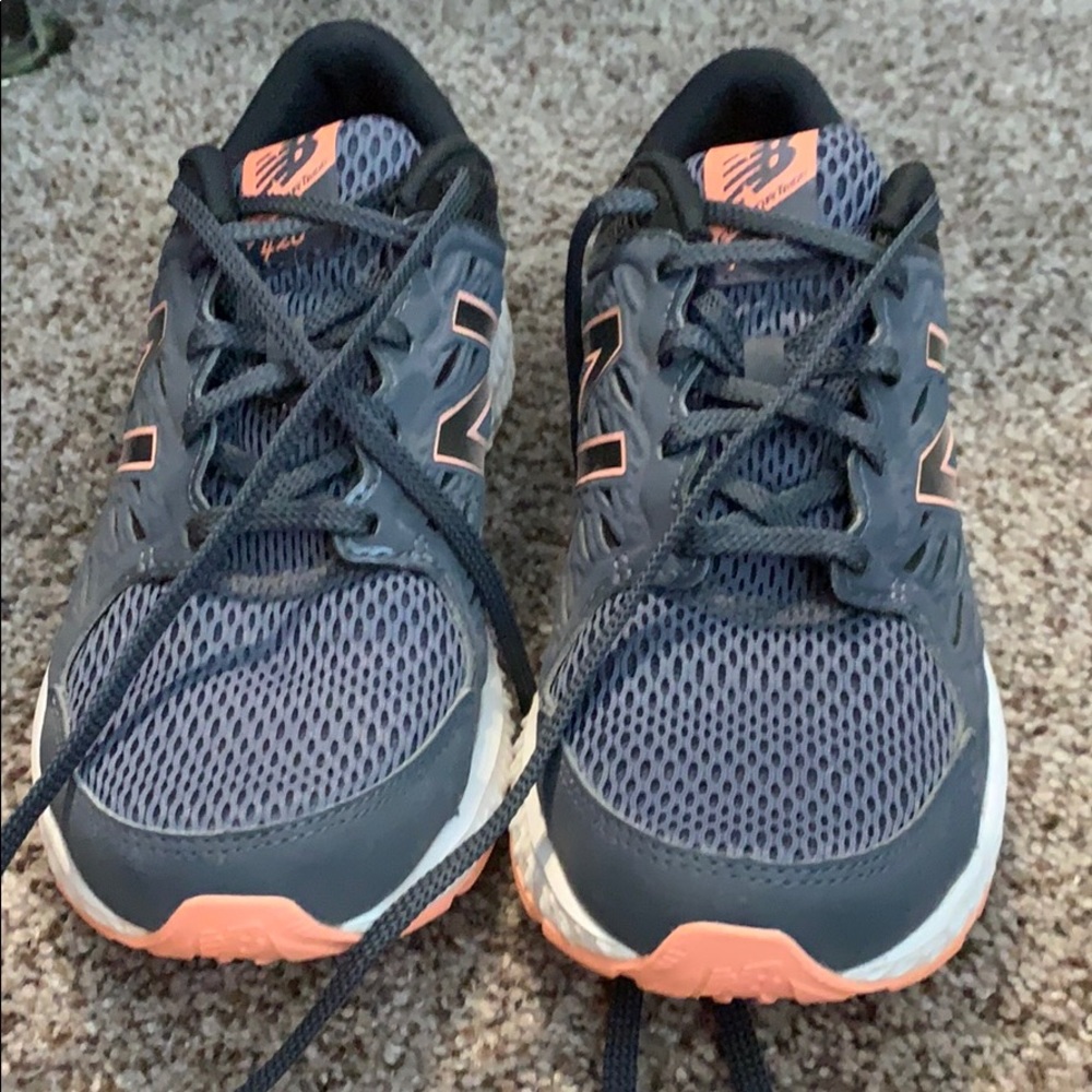 New balance tennis shoes